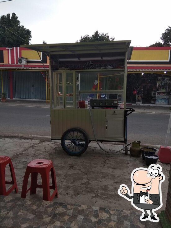 Sosis Bakar & Sate Seafood Serba 2000: Rasa yang Menggigit di Jeruklegi